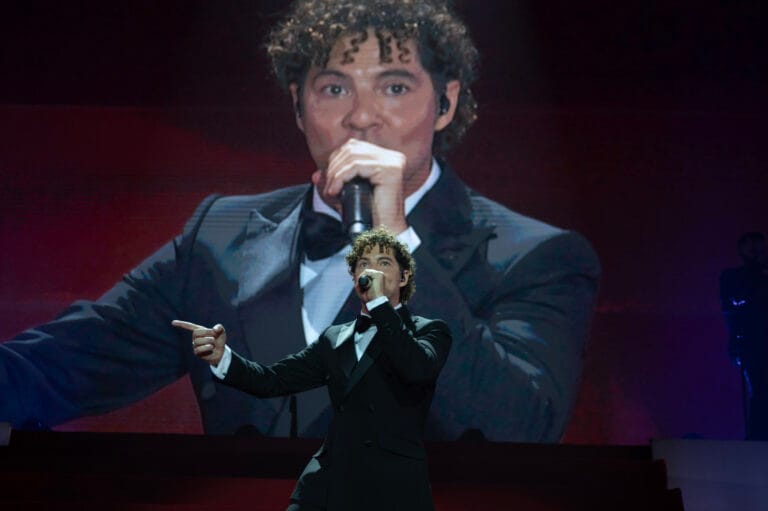 David Bisbal combinó clásicos y repertorio navideño en Barcelona